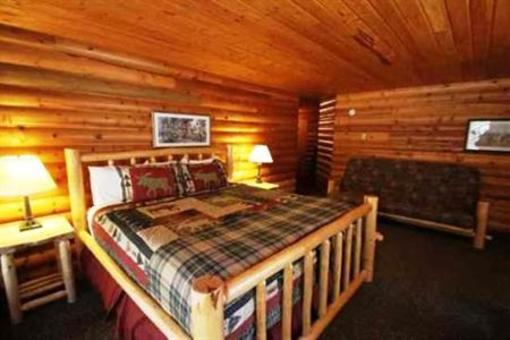 фото отеля Lolo Hot Springs Lodge