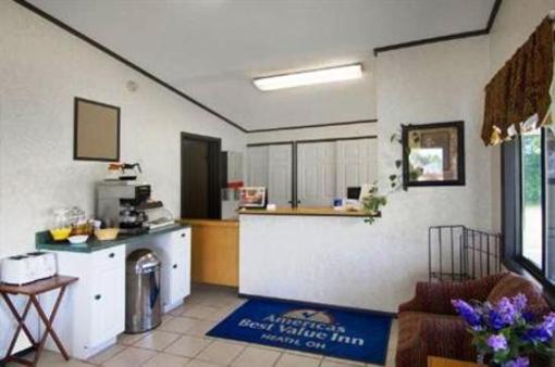 фото отеля Americas Best Value Inn Newark Heath