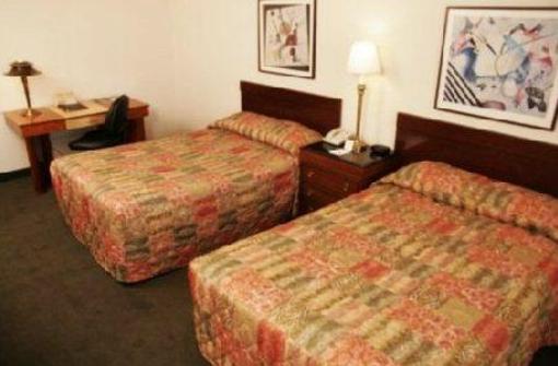 фото отеля LivINN Hotel Maplewood