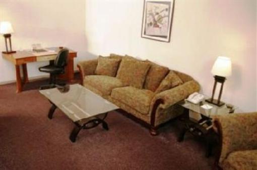 фото отеля LivINN Hotel Maplewood