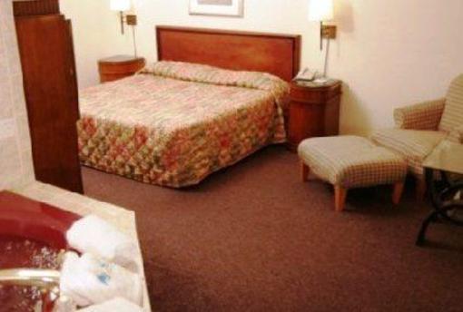 фото отеля LivINN Hotel Maplewood