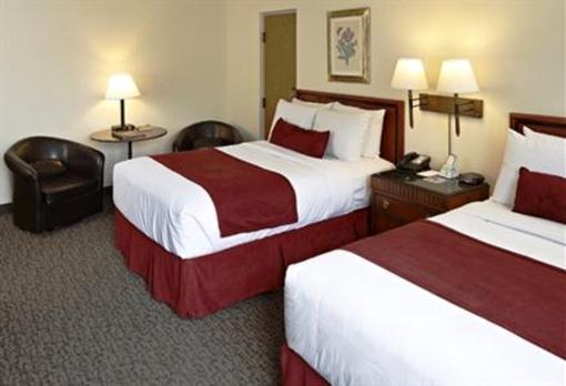 фото отеля LivINN Hotel Maplewood