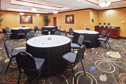 фото отеля Holiday Inn Express Hotel & Suites Poteau