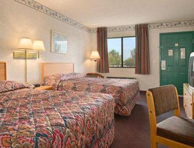 фото отеля Super 8 Tucson/Grant Road Area
