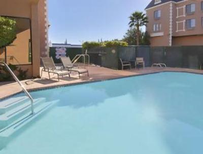 фото отеля Ramada Limited Canoga Park Warner Center