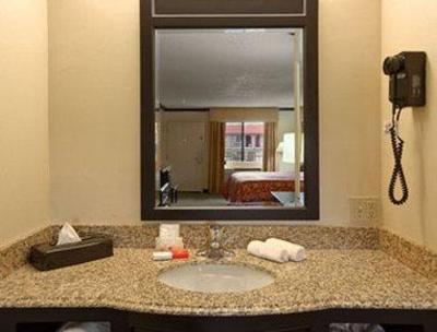 фото отеля Ramada Limited Canoga Park Warner Center