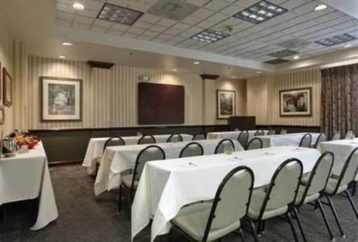 фото отеля Ramada Suites Orlando Airport