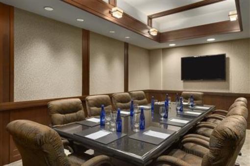 фото отеля Embassy Suites Orlando Lake Buena Vista South