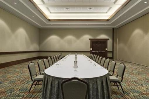 фото отеля Embassy Suites Orlando Lake Buena Vista South