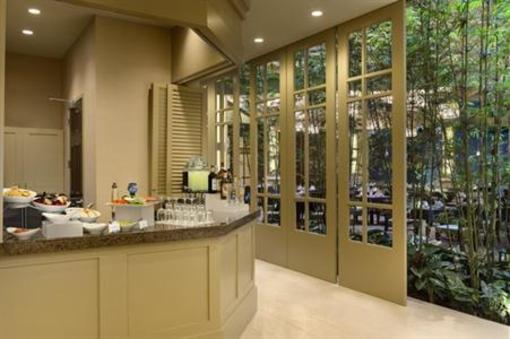 фото отеля Embassy Suites Orlando Lake Buena Vista South