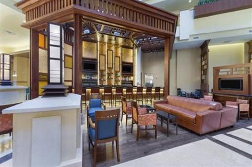 фото отеля Embassy Suites Orlando Lake Buena Vista South