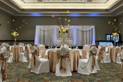 фото отеля Embassy Suites Orlando Lake Buena Vista South