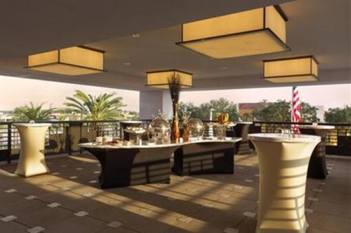 фото отеля Embassy Suites Orlando Lake Buena Vista South