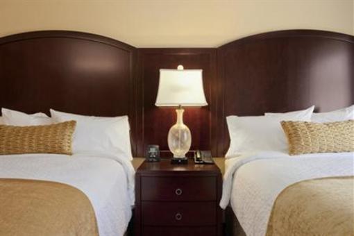 фото отеля Embassy Suites Orlando Lake Buena Vista South
