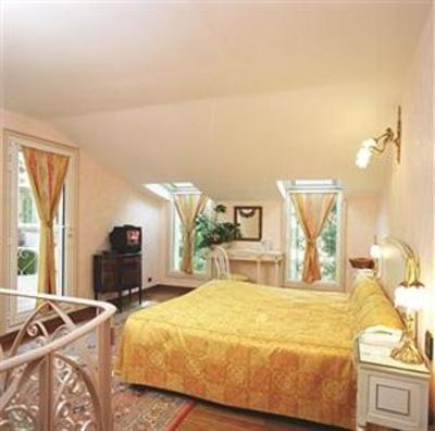 фото отеля Hostellerie Les Frenes Avignon