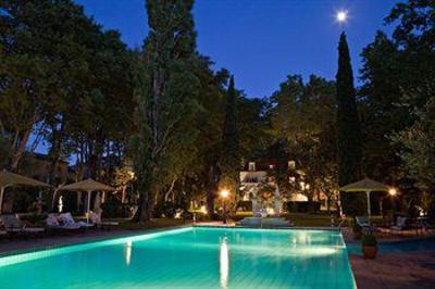 фото отеля Hostellerie Les Frenes Avignon