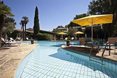 фото отеля Hostellerie Les Frenes Avignon