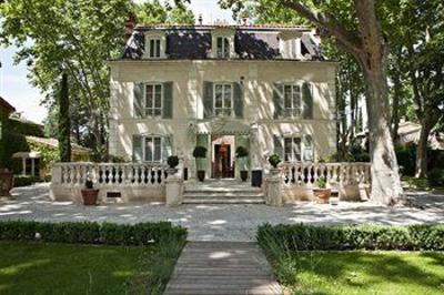 фото отеля Hostellerie Les Frenes Avignon