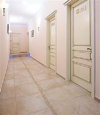 фото отеля Hotel and Apartments Corona