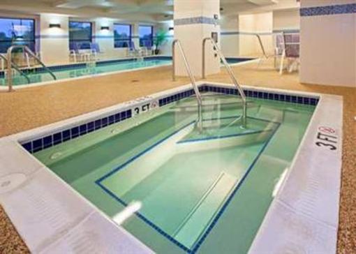 фото отеля Hampton Inn & Suites Canton