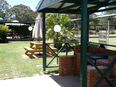 фото отеля Deniliquin Country Club Motor Inn