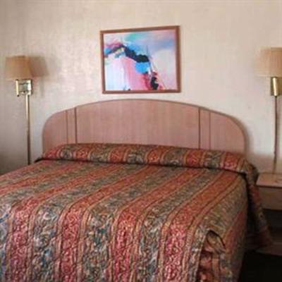 фото отеля Travelers Budget Inn