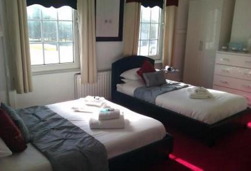 фото отеля The Riverside Inn Sutton Bridge