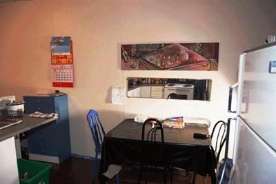 фото отеля Econo Youth Hostel
