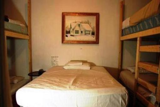 фото отеля Econo Youth Hostel