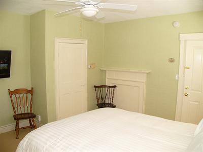 фото отеля Three Stallion Inn