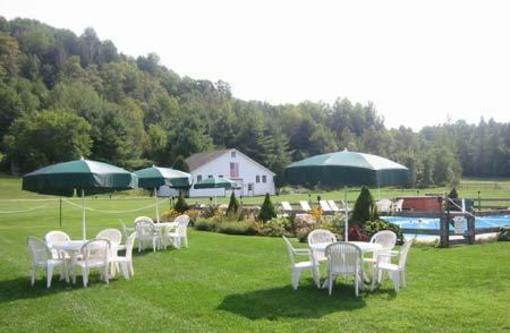 фото отеля Three Stallion Inn