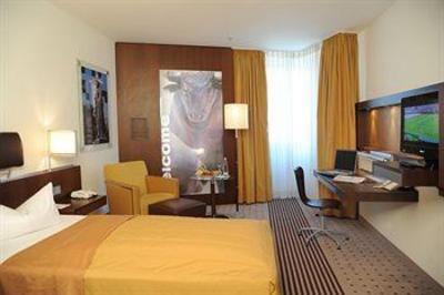 фото отеля Novotel Frankfurt Niederrad