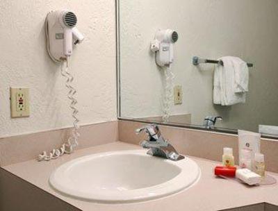 фото отеля Quality Inn Conference Center Logansport