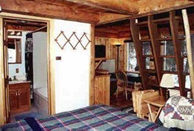 фото отеля Daniels Lake Lodge Bed and Breakfast
