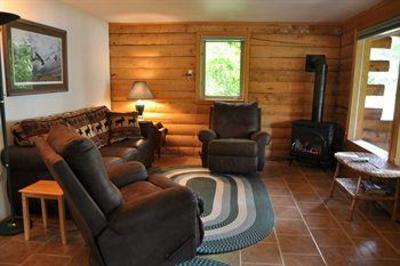 фото отеля Daniels Lake Lodge Bed and Breakfast