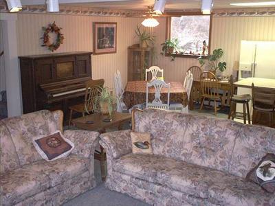 фото отеля Daniels Lake Lodge Bed and Breakfast