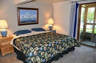 фото отеля Daniels Lake Lodge Bed and Breakfast