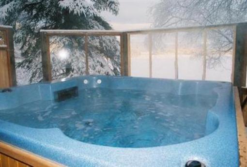 фото отеля Daniels Lake Lodge Bed and Breakfast