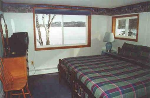 фото отеля Daniels Lake Lodge Bed and Breakfast