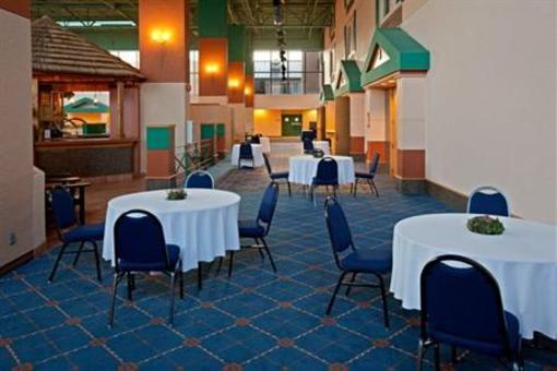 фото отеля Crowne Plaza Hotel Cincinnati Blue Ash