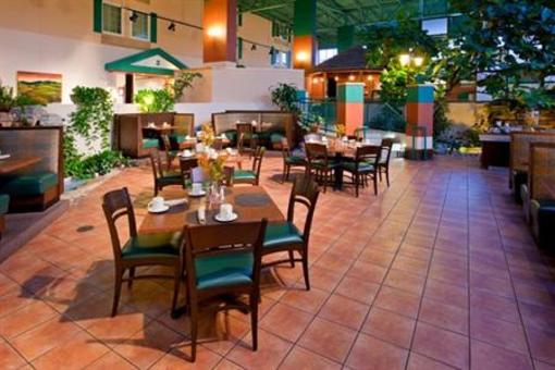 фото отеля Crowne Plaza Hotel Cincinnati Blue Ash