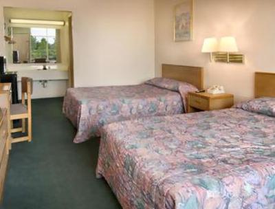 фото отеля Super 8 Charlotte Sunset Road