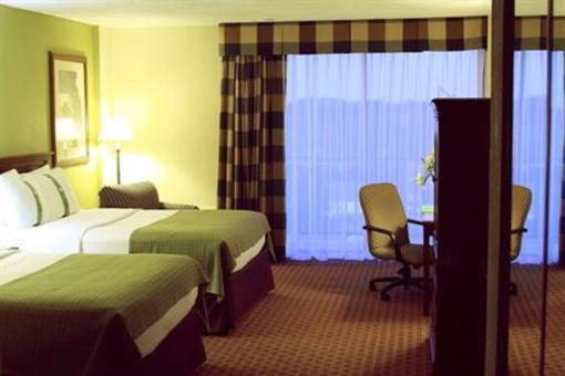 фото отеля Holiday Inn Saddle Brook