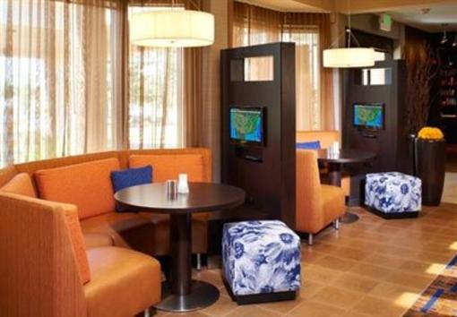 фото отеля Courtyard by Marriott Chicago Deerfield