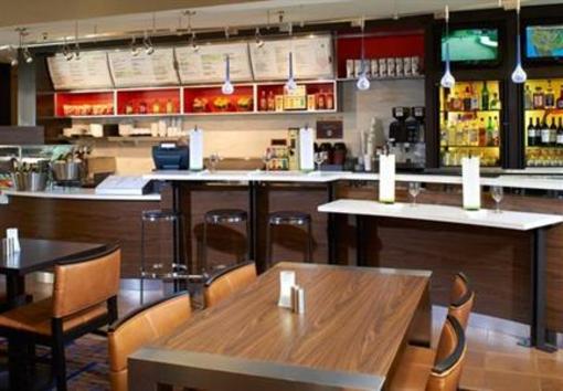 фото отеля Courtyard by Marriott Chicago Deerfield