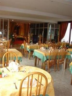 фото отеля Brit Hotel Les Mouflons