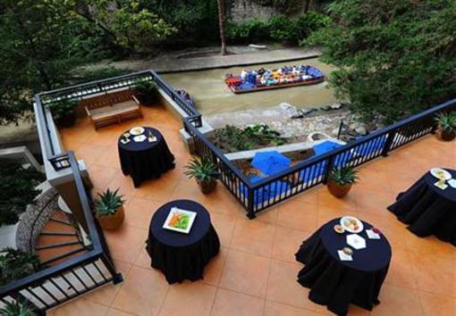 фото отеля Courtyard San Antonio Riverwalk