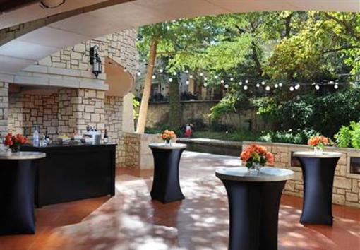 фото отеля Courtyard San Antonio Riverwalk