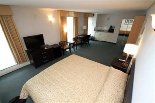 фото отеля High Country Inn Whitehorse