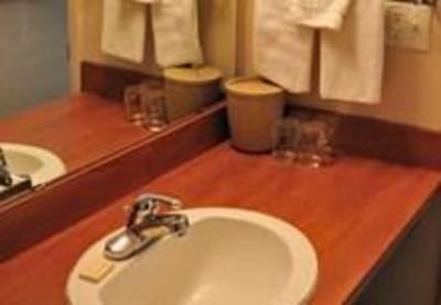 фото отеля Traveler's Lodge